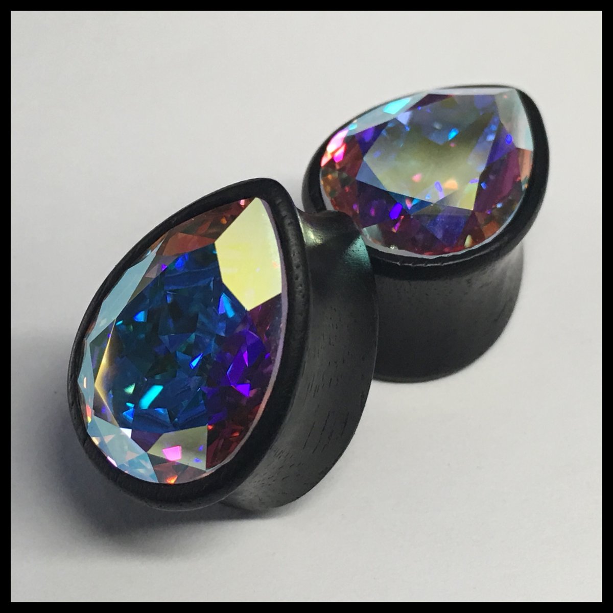 Ebony Med Swarovski Crystal AB Teardrop Plugs