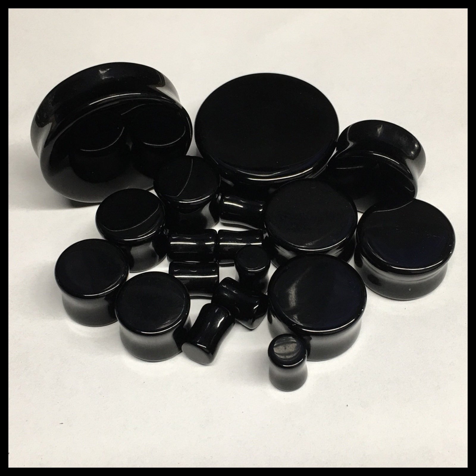 Onyx Solid Round Plugs