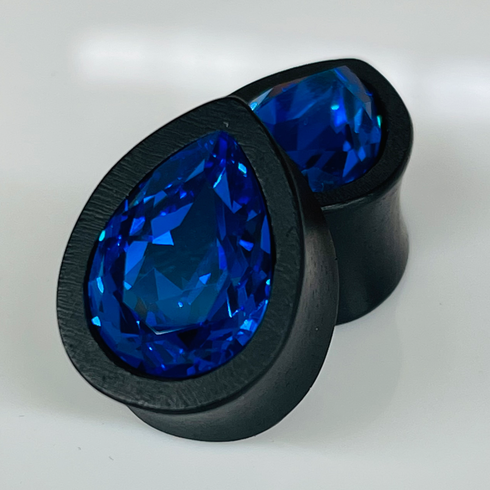 Ebony Med Swarovski Capri Blue Teardrop Plugs