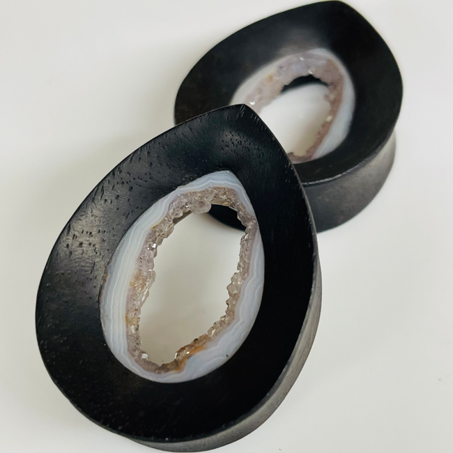 Ebony White Agate Geodes Teardrop Tunnels