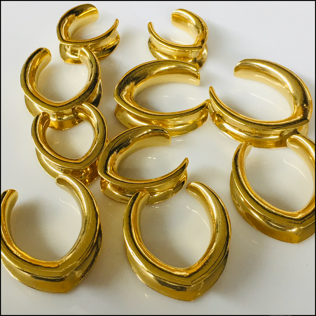 Gold V Saddle Tunnels Plugs