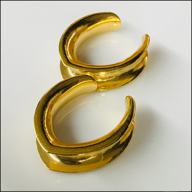 Gold V Saddle Tunnels Plugs