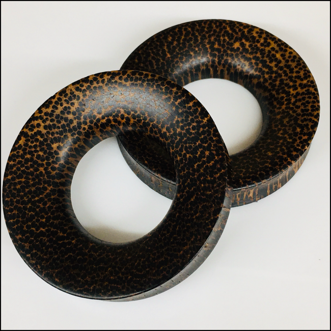 Black Palm Thick Tunnels Round Plugs