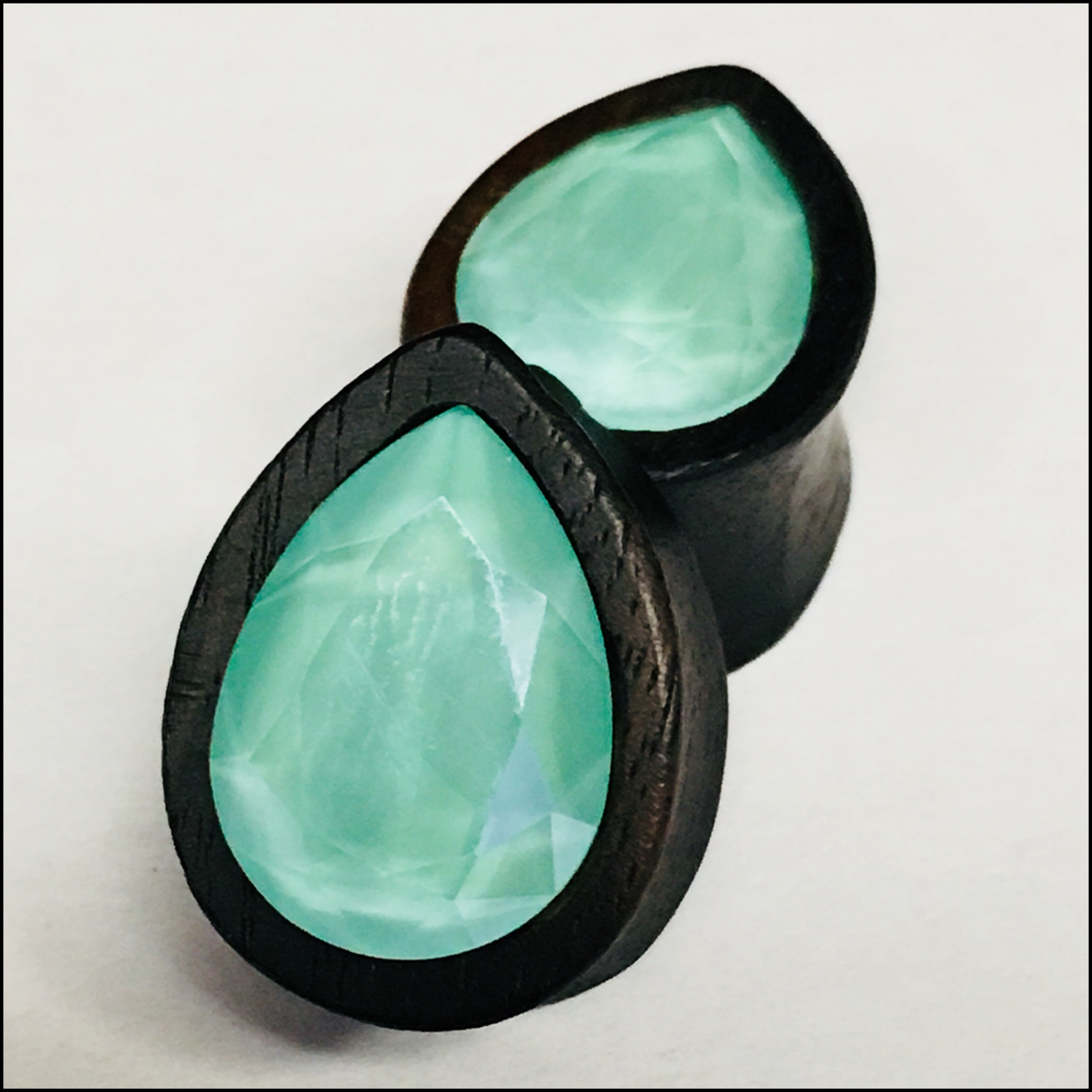 Ebony Med Swarovski Mint Green Teardrop Plugs