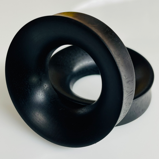 Ebony Thick Tunnels Round Plugs