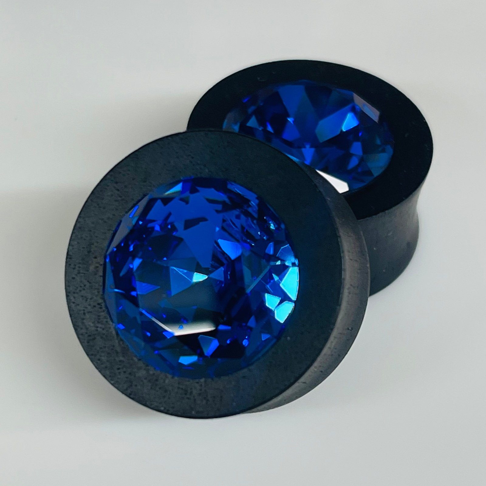 Ebony Med Swarovski Sapphire Round Plugs